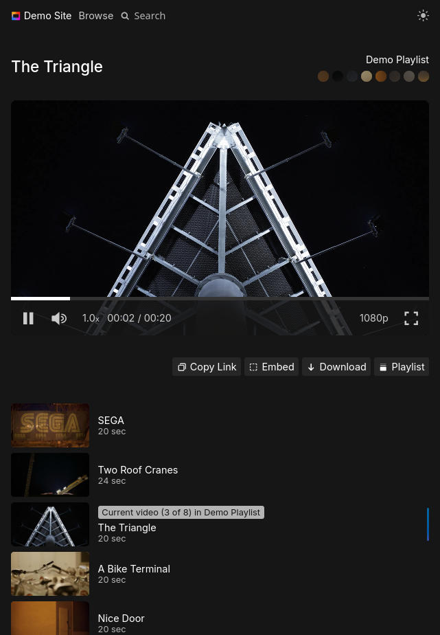 Mobile version of the split layout: On the top the video player, on the bottom the list with videos in the playlist